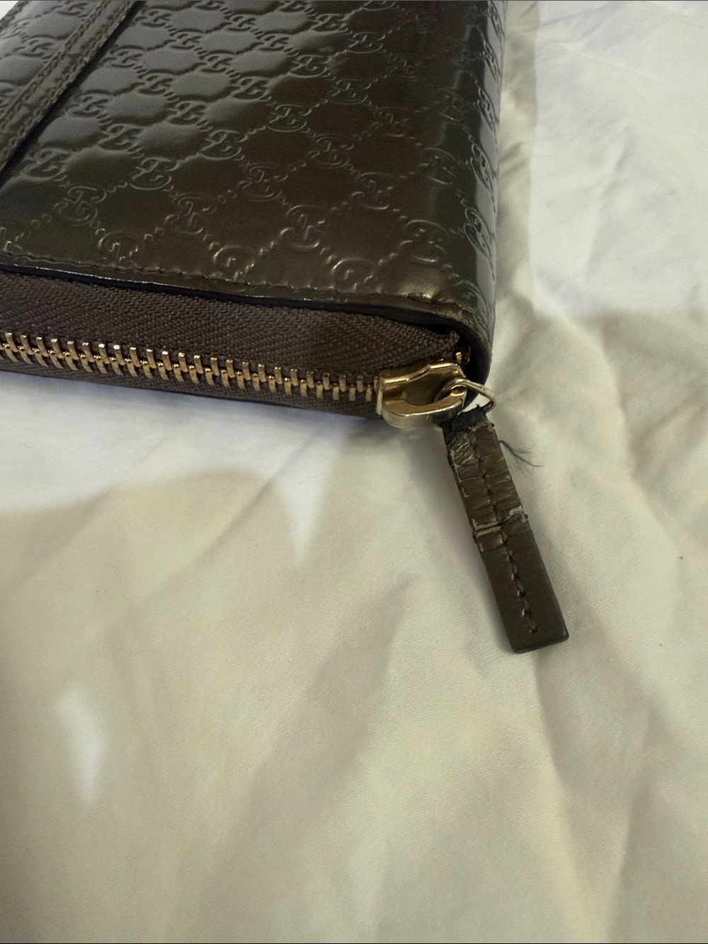 Authentic Gucci Guccissimo Patent Bronze Long Wallet with Gold Hearts - Picture 4 of 11